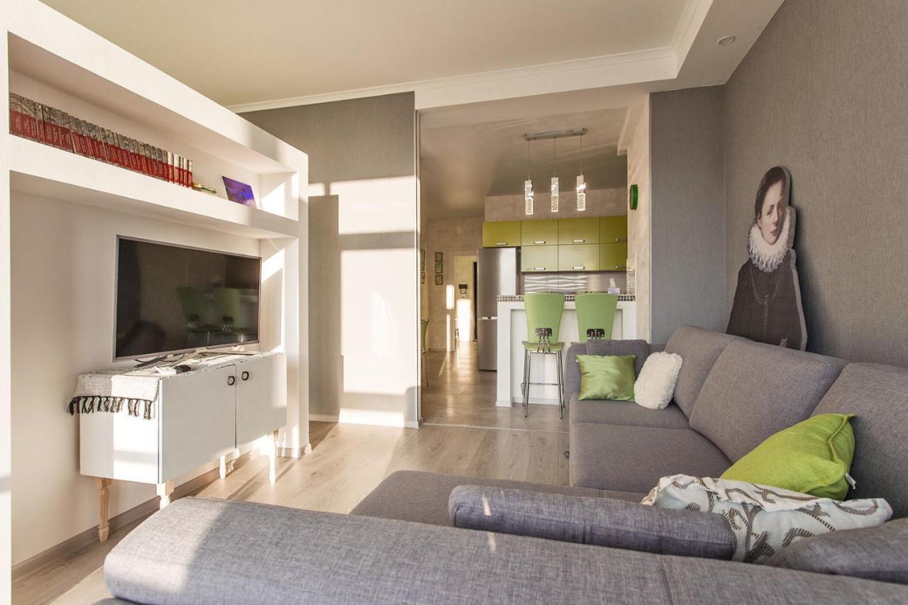 Gagarin Plaza Apartment 70 Square Metres On 12Th Floor Odessza Kültér fotó
