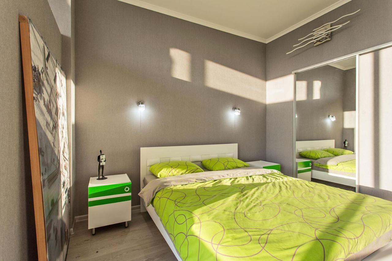 Gagarin Plaza Apartment 70 Square Metres On 12Th Floor Odessza Kültér fotó
